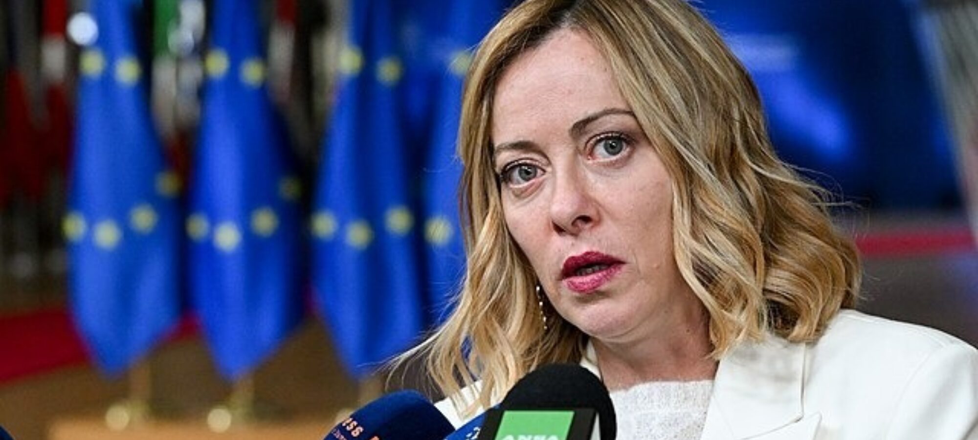 Presidente Meloni ai microfoni
