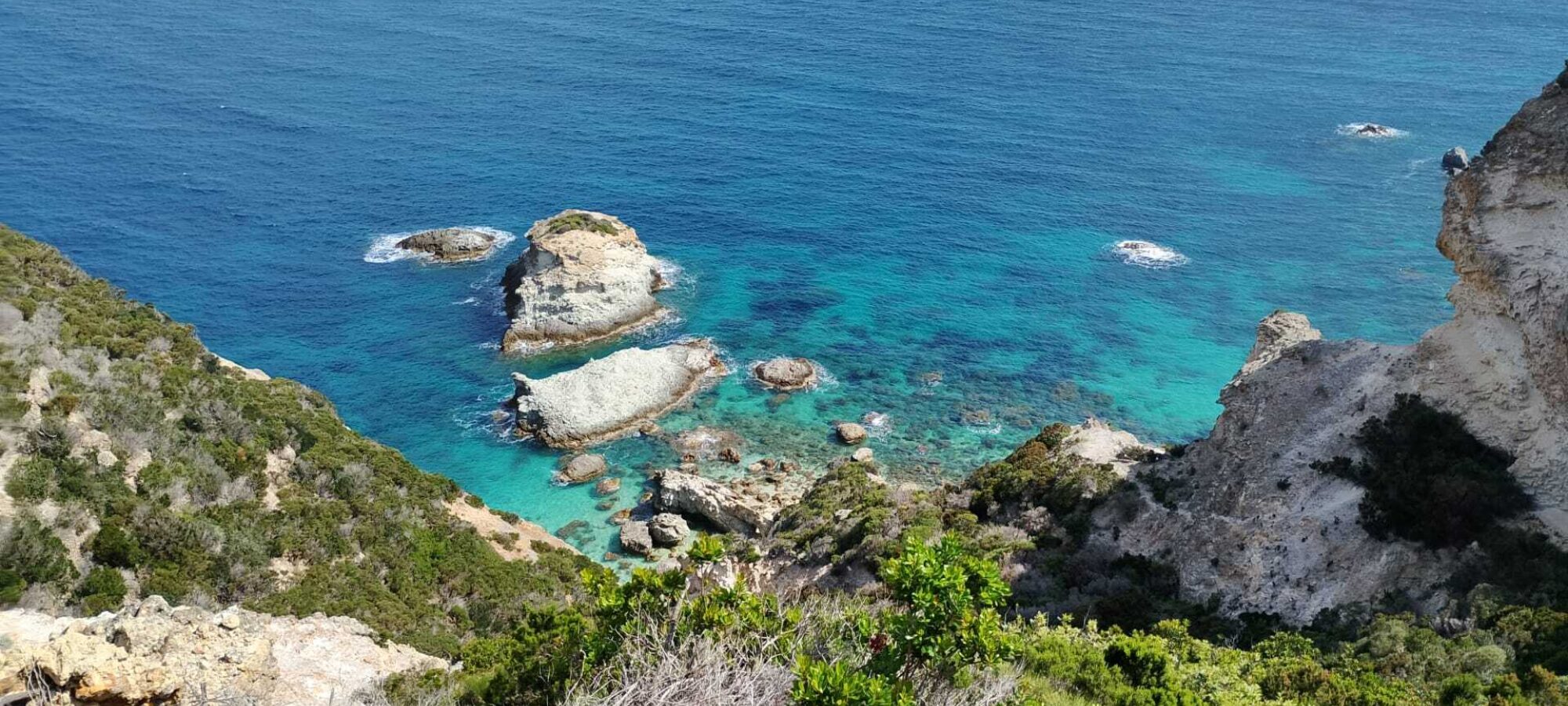 Vista di Ponza e mare