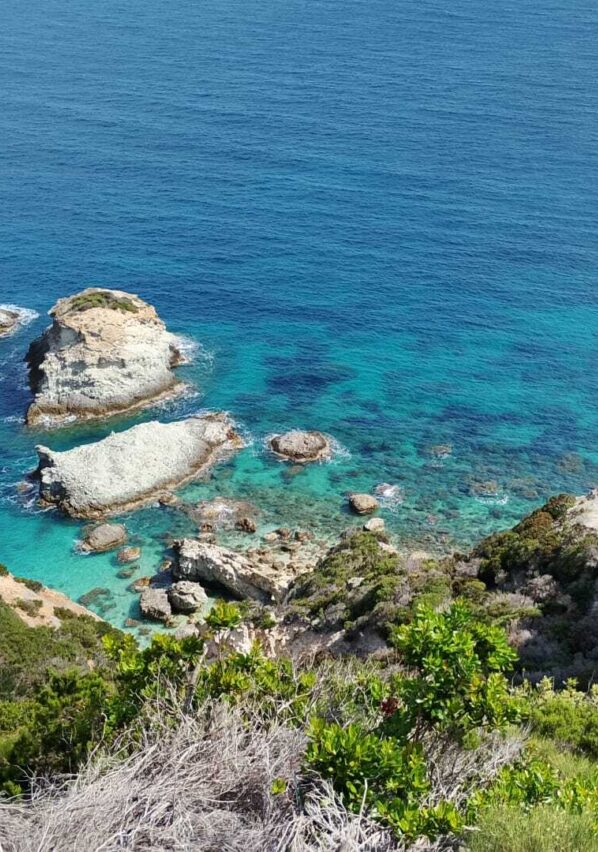 Vista di Ponza e mare
