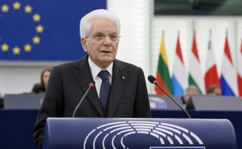 Firefly crea foto di mattarella al parlamento europeo 8368441
