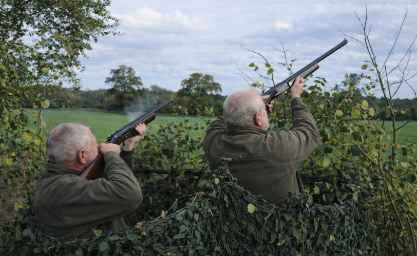 Firefly gpt image rimuovi il fuoco dal fucile l bossolo che vola e rendili più anziani 841180