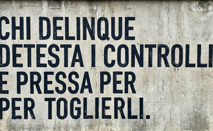 Firefly scritta Chi delinque detesta i controlli e pressa per toglierli 312936