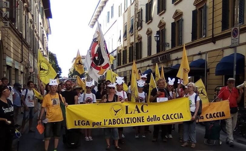 Migliaia in piazza per labolizione caccia LAC Lega Abolizione Caccia