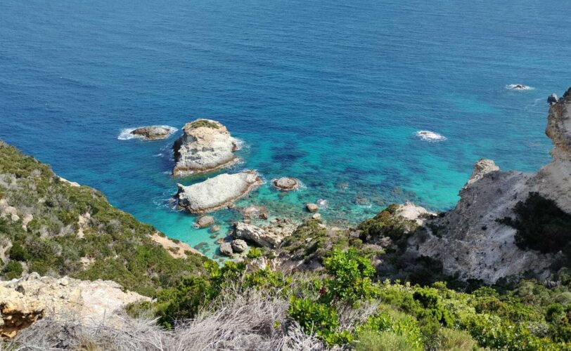 Vista di Ponza e mare